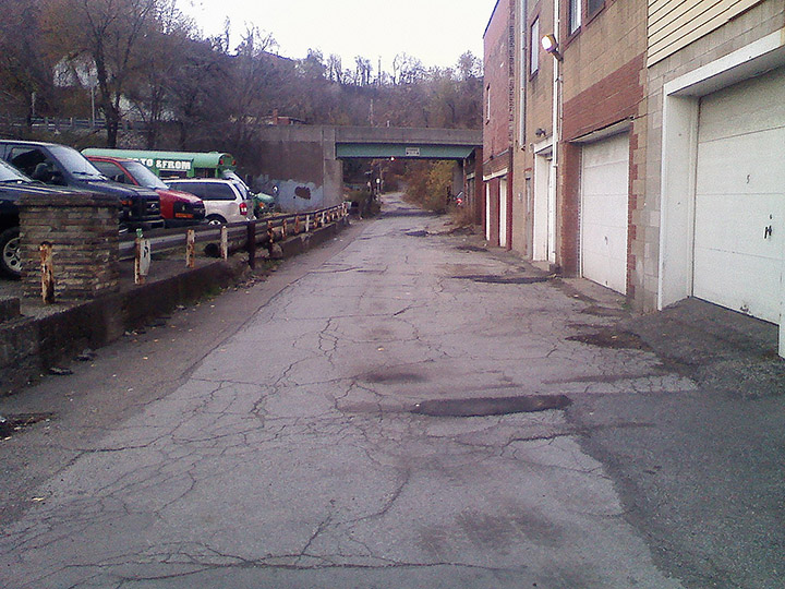 Hodge Street passing under Interstate 376 Exit Ramp